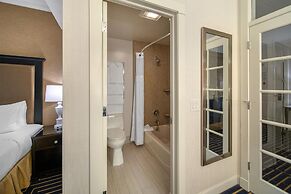 Best Western Plus Palm Court Hotel