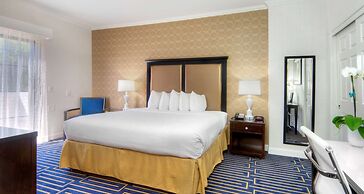 Best Western Plus Palm Court Hotel