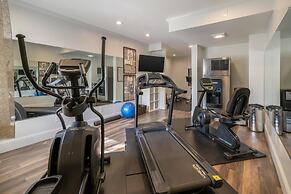 Best Western Plus Palm Court Hotel