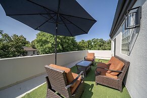 Best Western Plus Palm Court Hotel