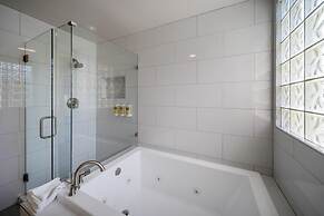 Best Western Plus Palm Court Hotel