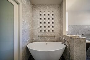 Best Western Plus Palm Court Hotel
