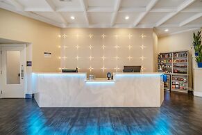 Best Western Plus Palm Court Hotel