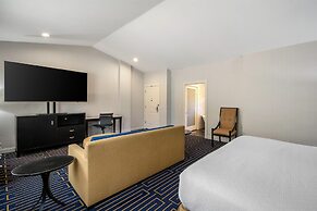 Best Western Plus Palm Court Hotel
