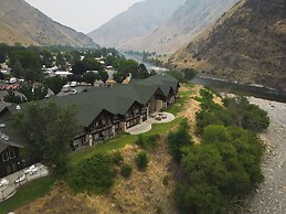 Salmon Rapids Lodge
