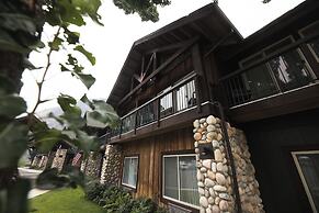 Salmon Rapids Lodge