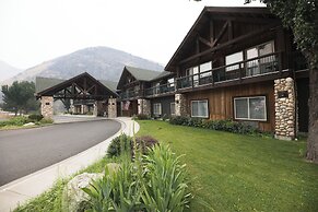 Salmon Rapids Lodge