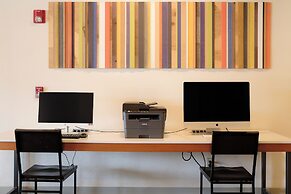 Holiday Inn Express & Suites Davis - University Area by IHG