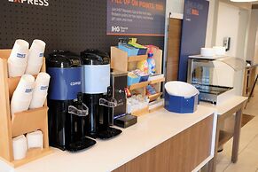 Holiday Inn Express & Suites Davis - University Area by IHG