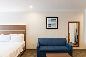 Holiday Inn Express & Suites Davis - University Area by IHG