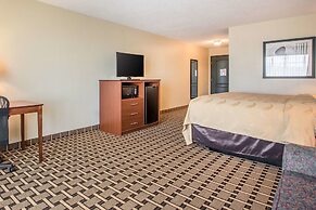 Quality Inn & Suites East Troy I-43