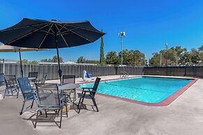 Studio 6 Suites Madera, California - Yosemite