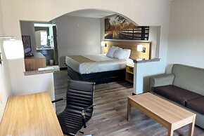 Days Inn & Suites by Wyndham Opelousas