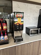 Days Inn & Suites by Wyndham Opelousas