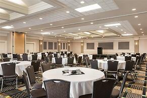 Grand Hotel & Conference Centre Calgary Airport, an Ascend Collection 
