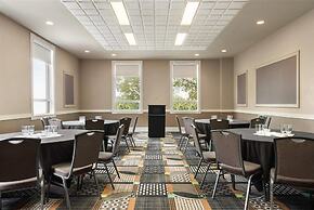 Grand Hotel & Conference Centre Calgary Airport, an Ascend Collection 