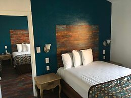 Anaheim Discovery Inn & Suites