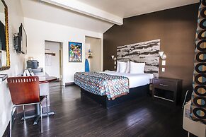 Anaheim Discovery Inn & Suites