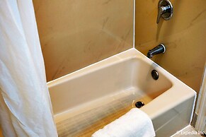 Anaheim Discovery Inn & Suites