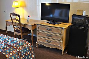 Anaheim Discovery Inn & Suites