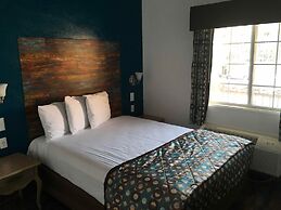 Anaheim Discovery Inn & Suites