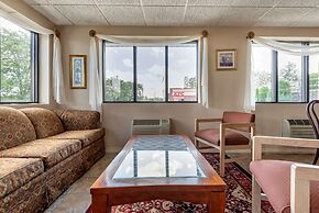 Econo Lodge Dewitt I-90