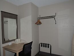 Econo Lodge Dewitt I-90