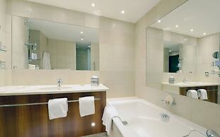 Canary Riverside Plaza Hotel