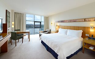 Canary Riverside Plaza Hotel