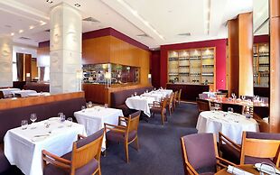 Canary Riverside Plaza Hotel