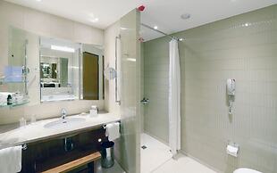 Canary Riverside Plaza Hotel