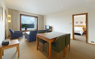 Canary Riverside Plaza Hotel