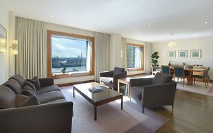 Canary Riverside Plaza Hotel