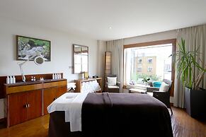 Canary Riverside Plaza Hotel