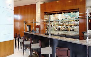 Canary Riverside Plaza Hotel