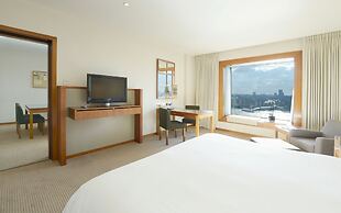 Canary Riverside Plaza Hotel