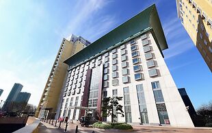 Canary Riverside Plaza Hotel
