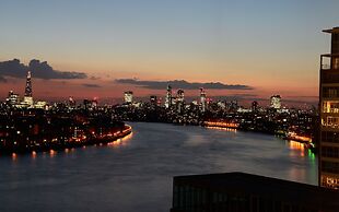 Canary Riverside Plaza Hotel