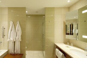 Canary Riverside Plaza Hotel