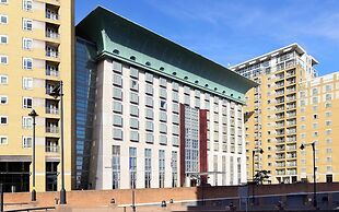 Canary Riverside Plaza Hotel