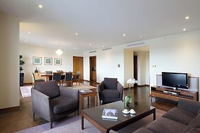 Canary Riverside Plaza Hotel