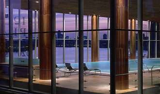 Canary Riverside Plaza Hotel