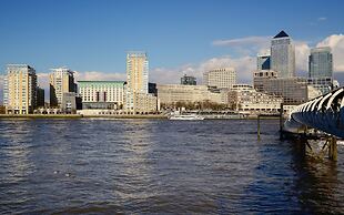 Canary Riverside Plaza Hotel