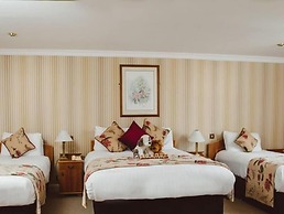 Castle Oaks House Hotel