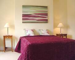 Castle Oaks House Hotel