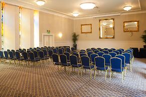 Castle Oaks House Hotel