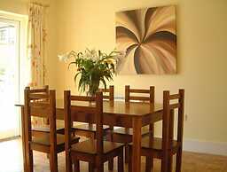 Castle Oaks House Hotel