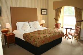 Castle Oaks House Hotel