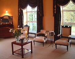 Castle Oaks House Hotel