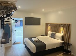 Pleasant Way River Lodge